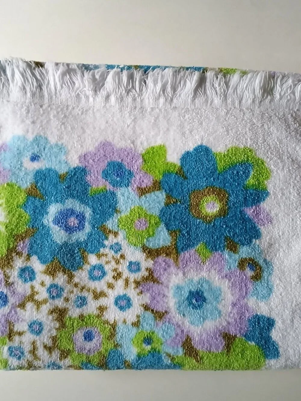 Vintage Mod Floral Springmaid Bath Towels - 1970s Flower Power, Pair